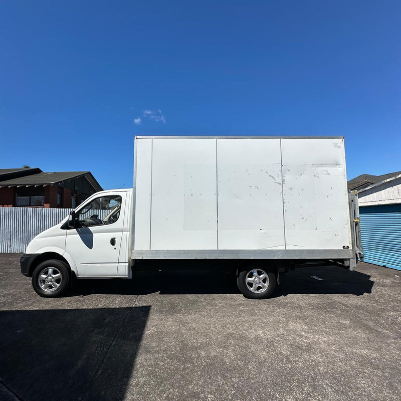 LDV V80 light truck hire Auckland – moving truck rental $119/day | Oasis Rentals